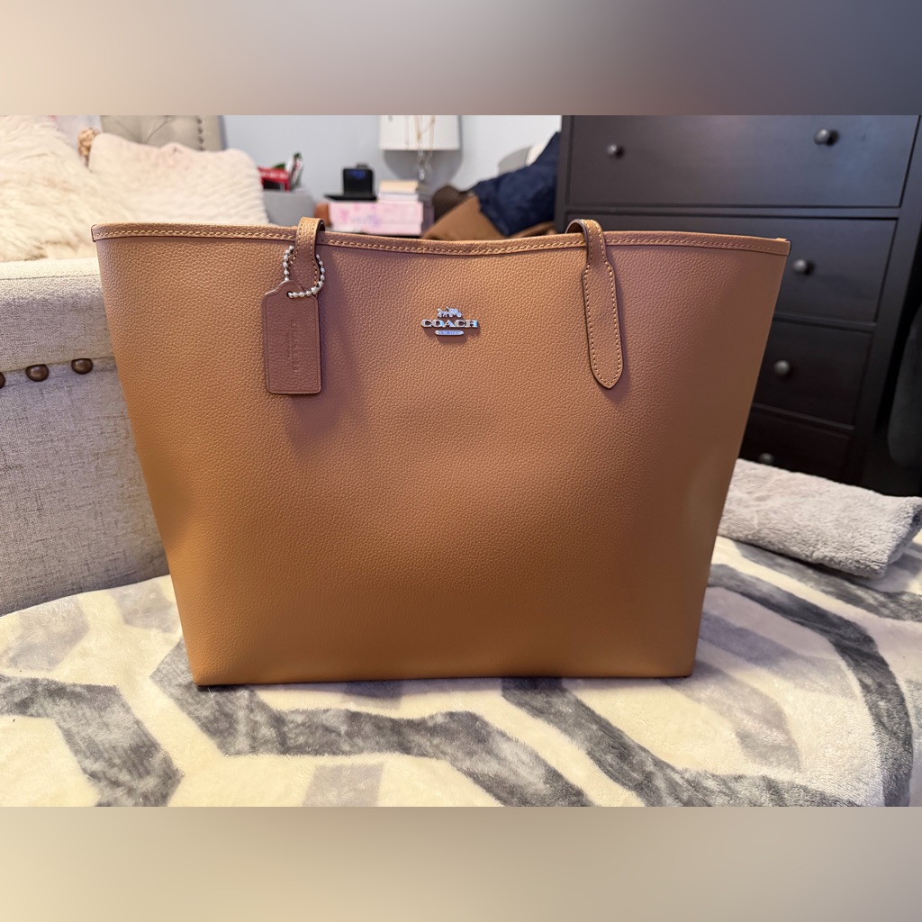 Nwt - Coach City Tote Bag - Cr111 Pebbled Leather/Silver/Light Saddle